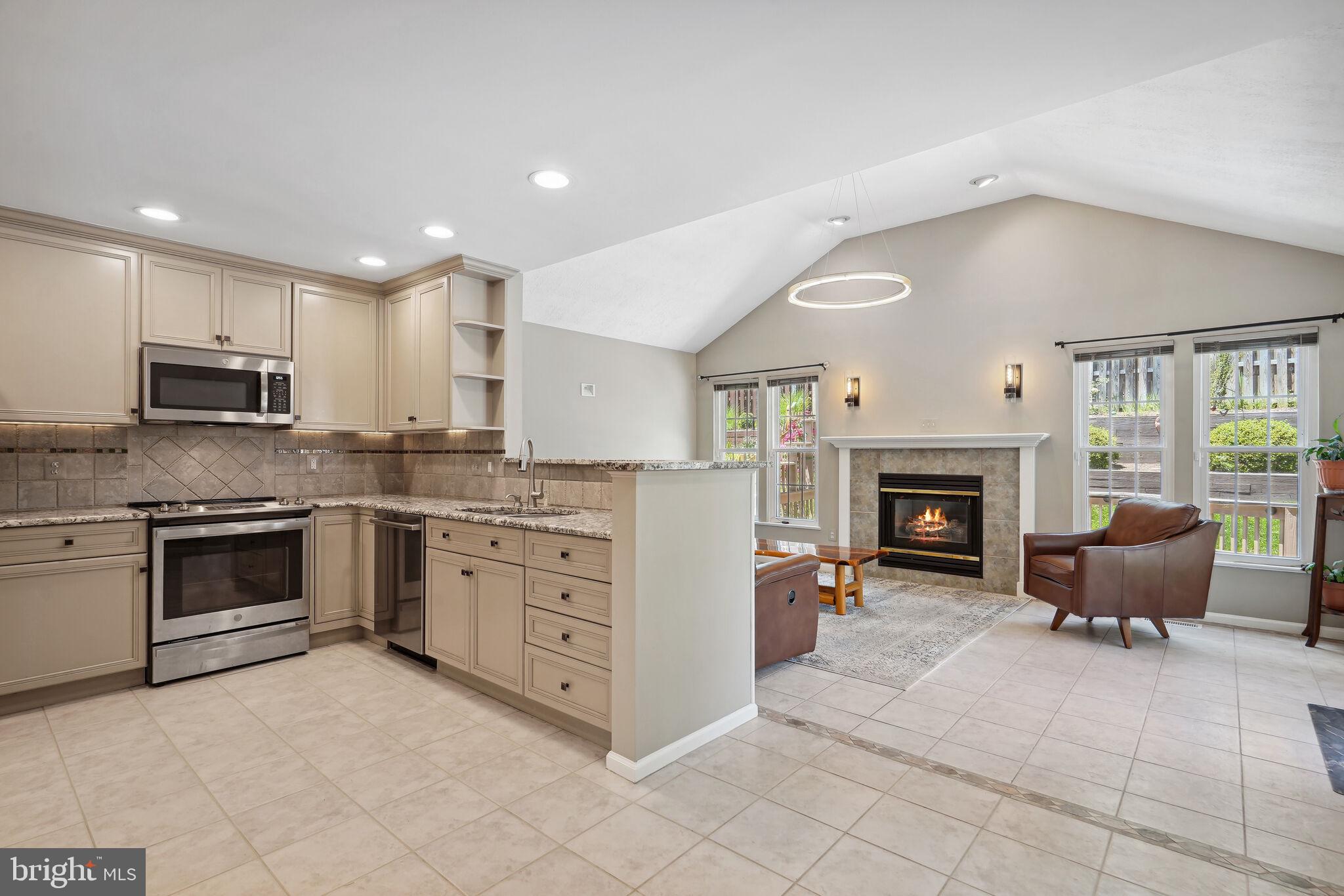 7300 Hollyford Ln