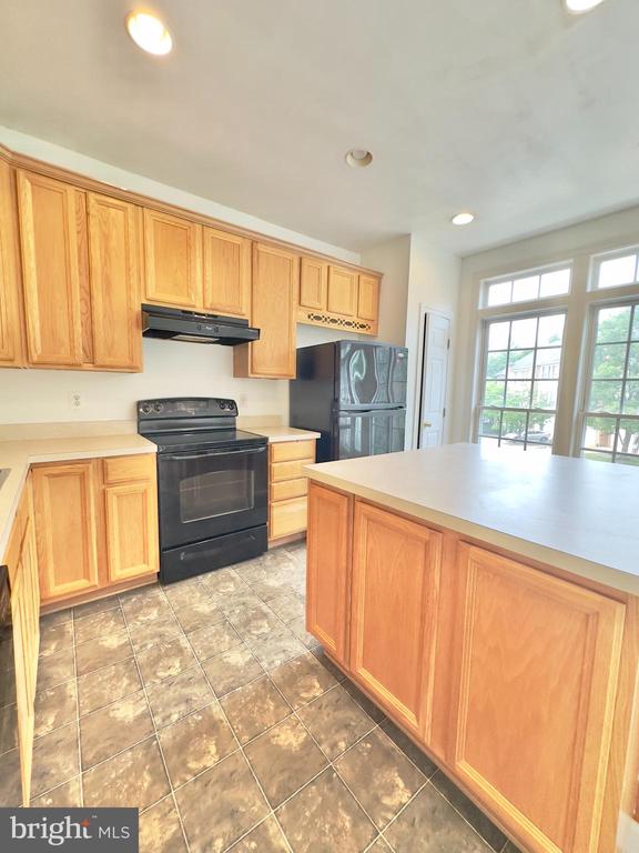 9086 TANYARD LN