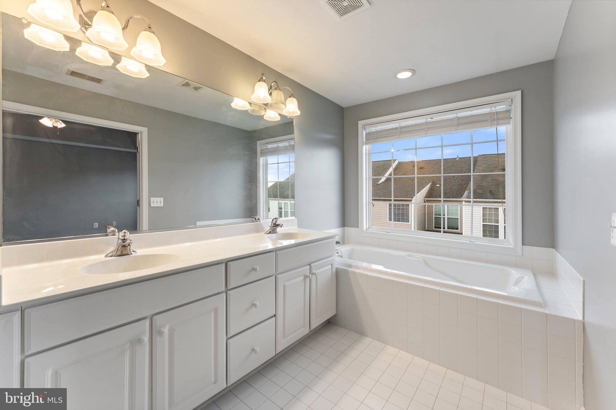 8923 Purple Lilac Cir