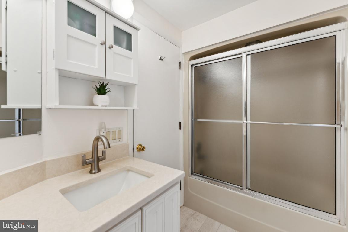 5226 Landgrave Ln