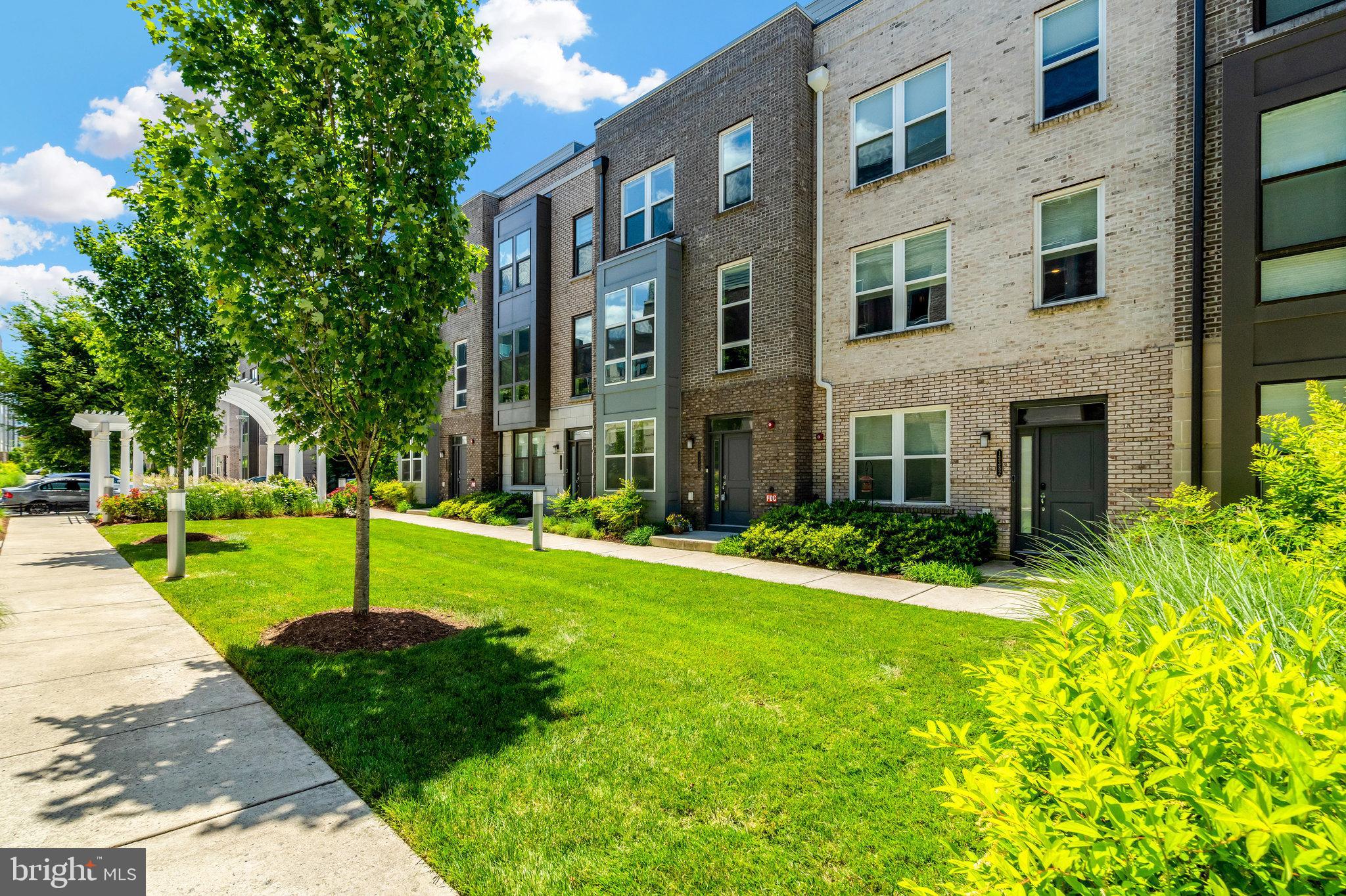 13380 Sherwood Park Ln