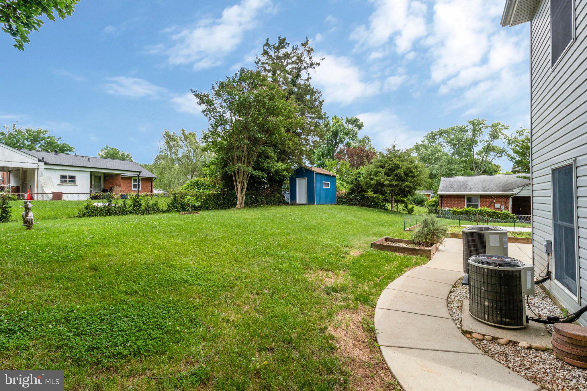 6214 Crestwood Dr