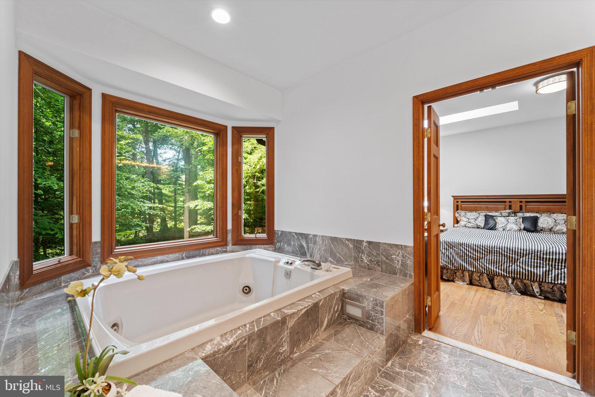 11222 Popes Head Rd