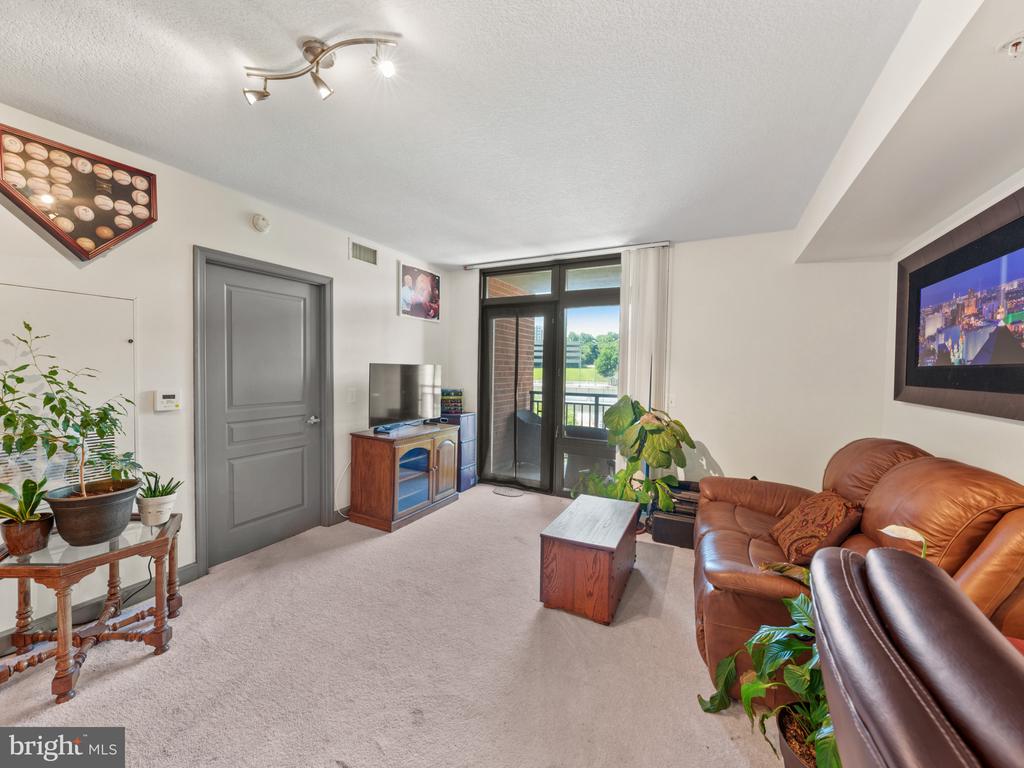 2451 Midtown Ave #815