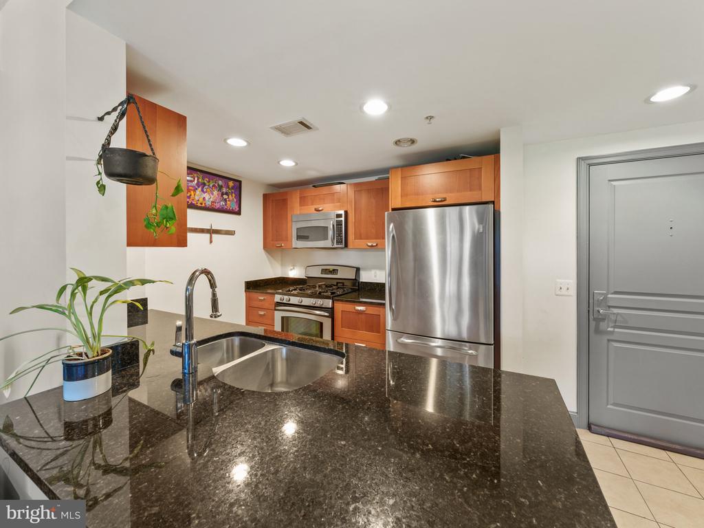2451 Midtown Ave #815