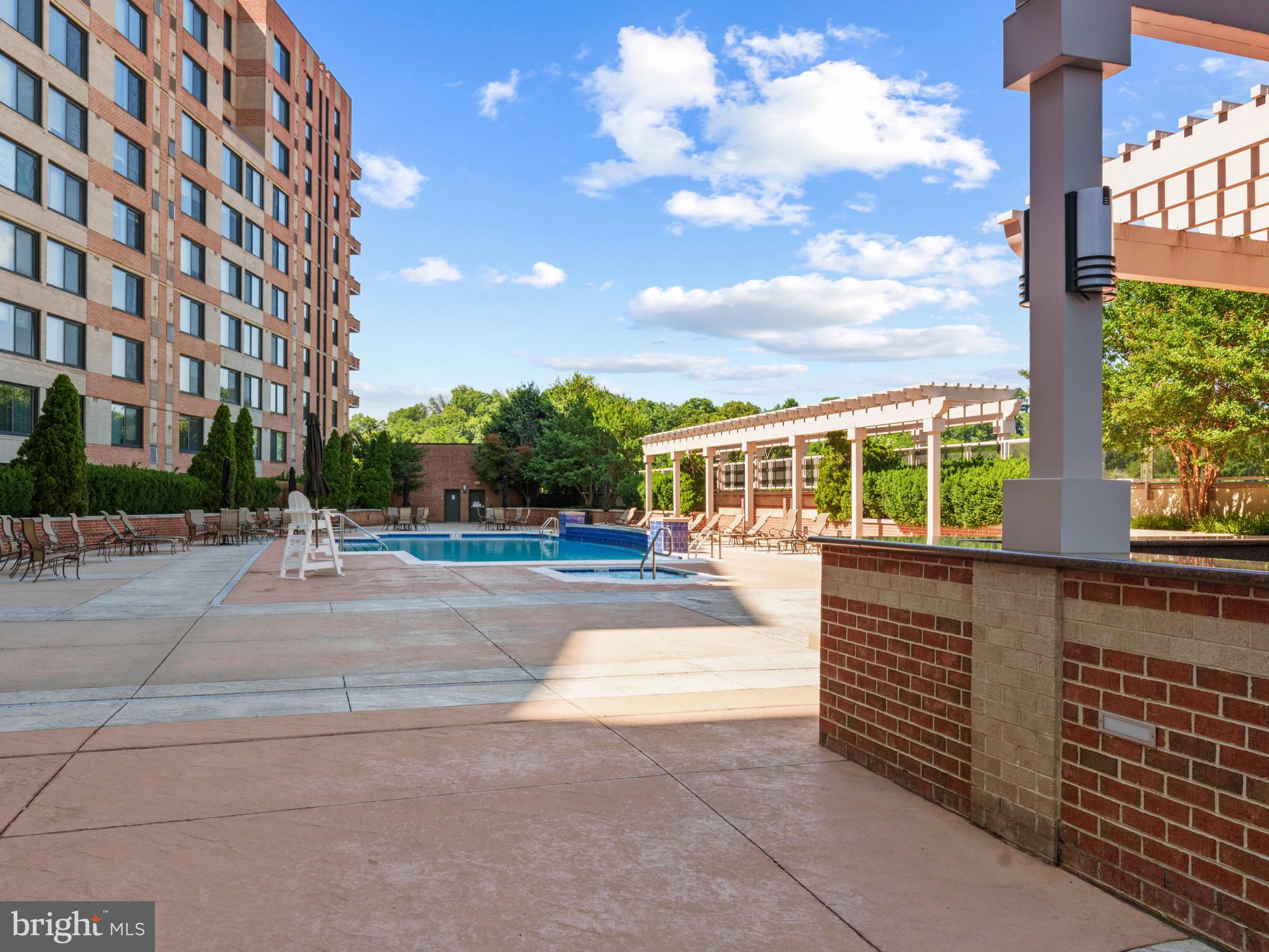 2451 Midtown Ave #815