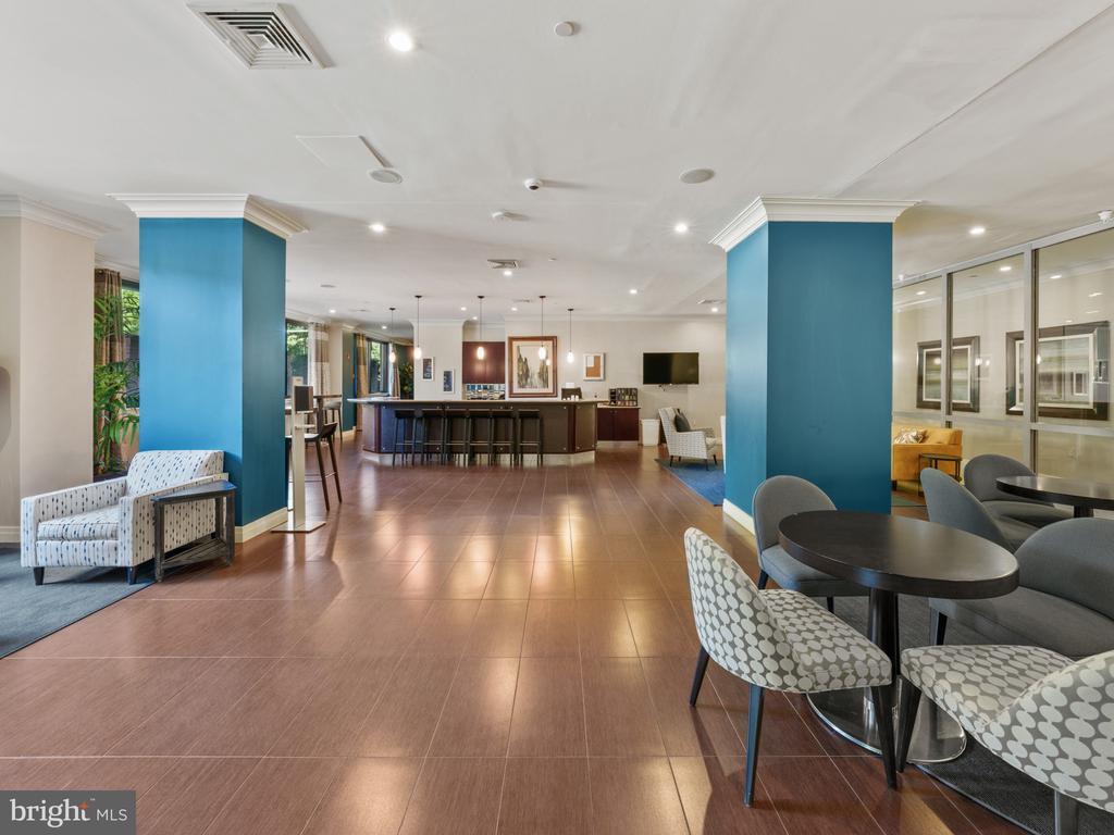 2451 Midtown Ave #815