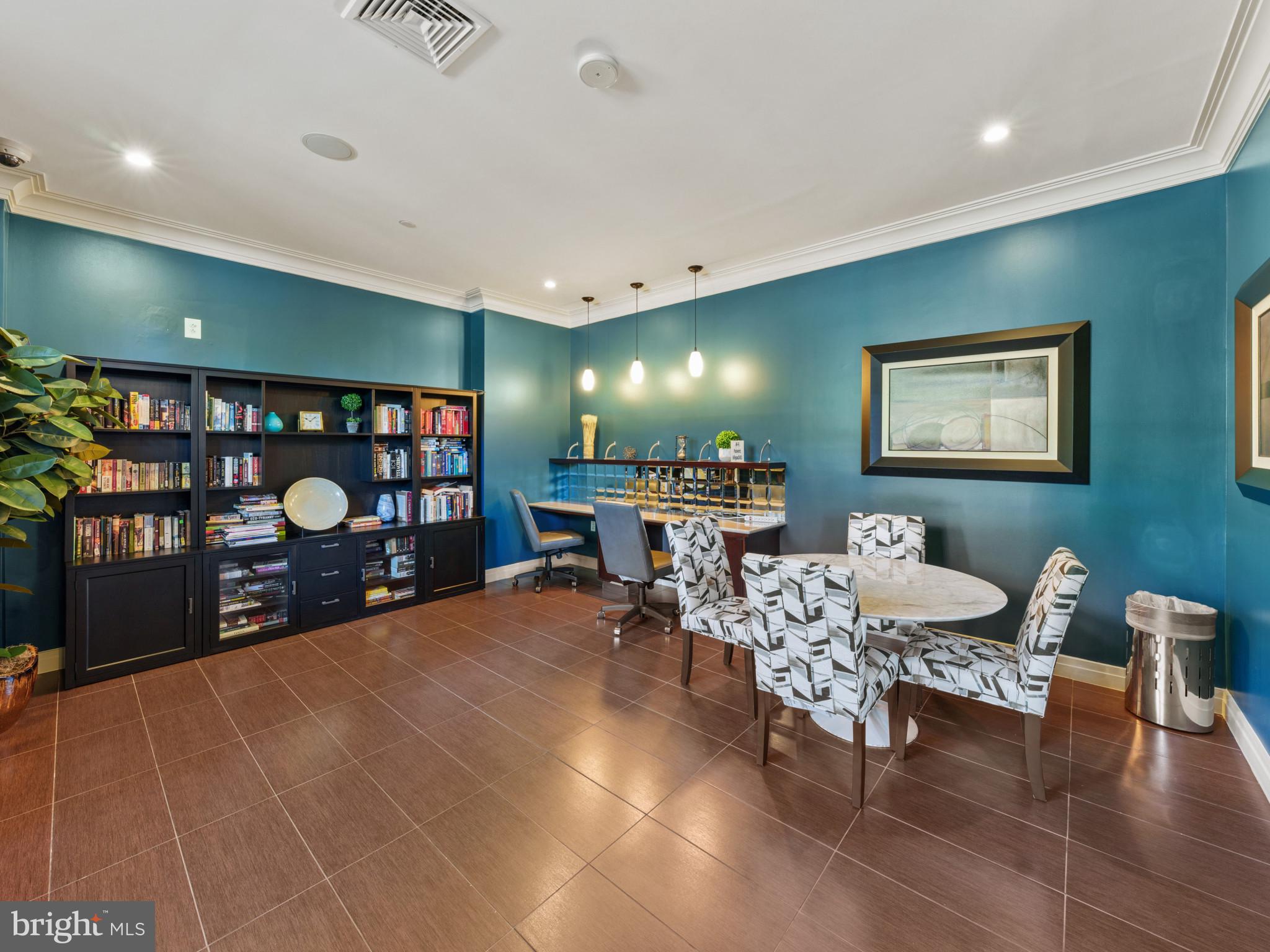 2451 Midtown Ave #815
