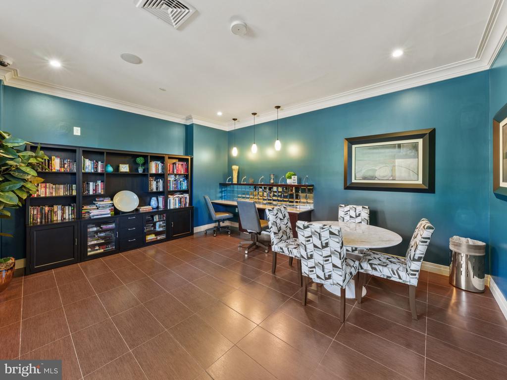 2451 Midtown Ave #815