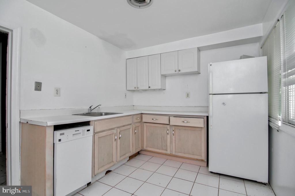 1295 Colvin Forest Dr