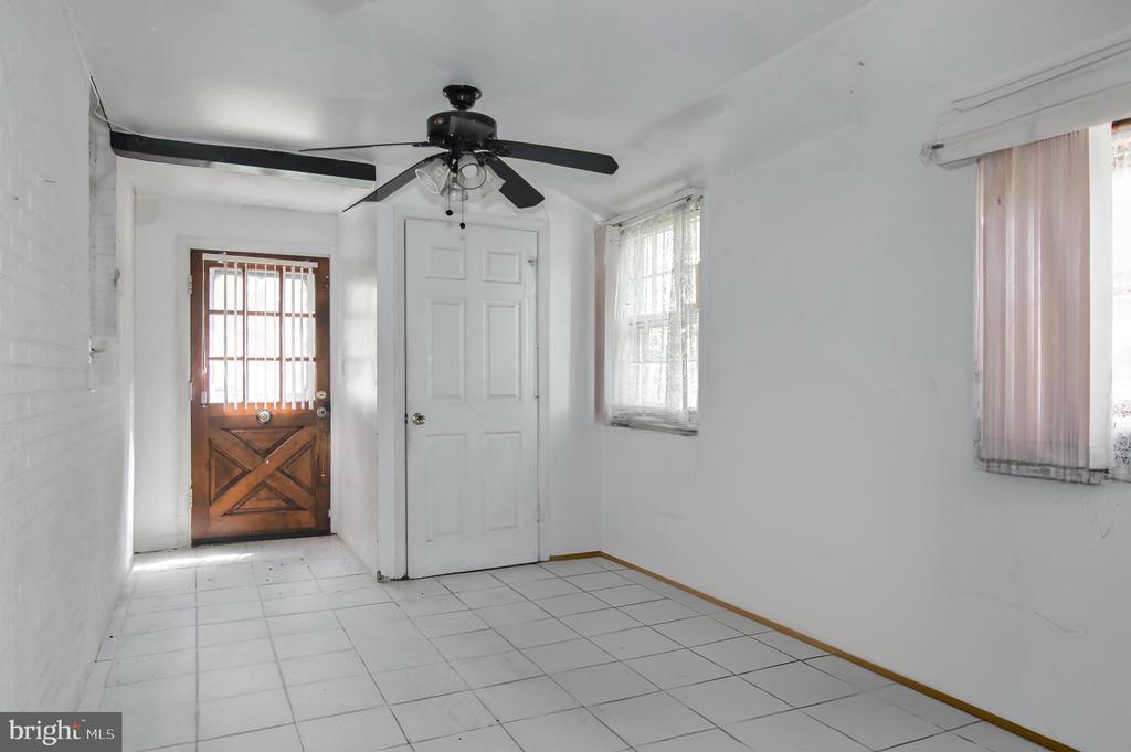 1295 Colvin Forest Dr