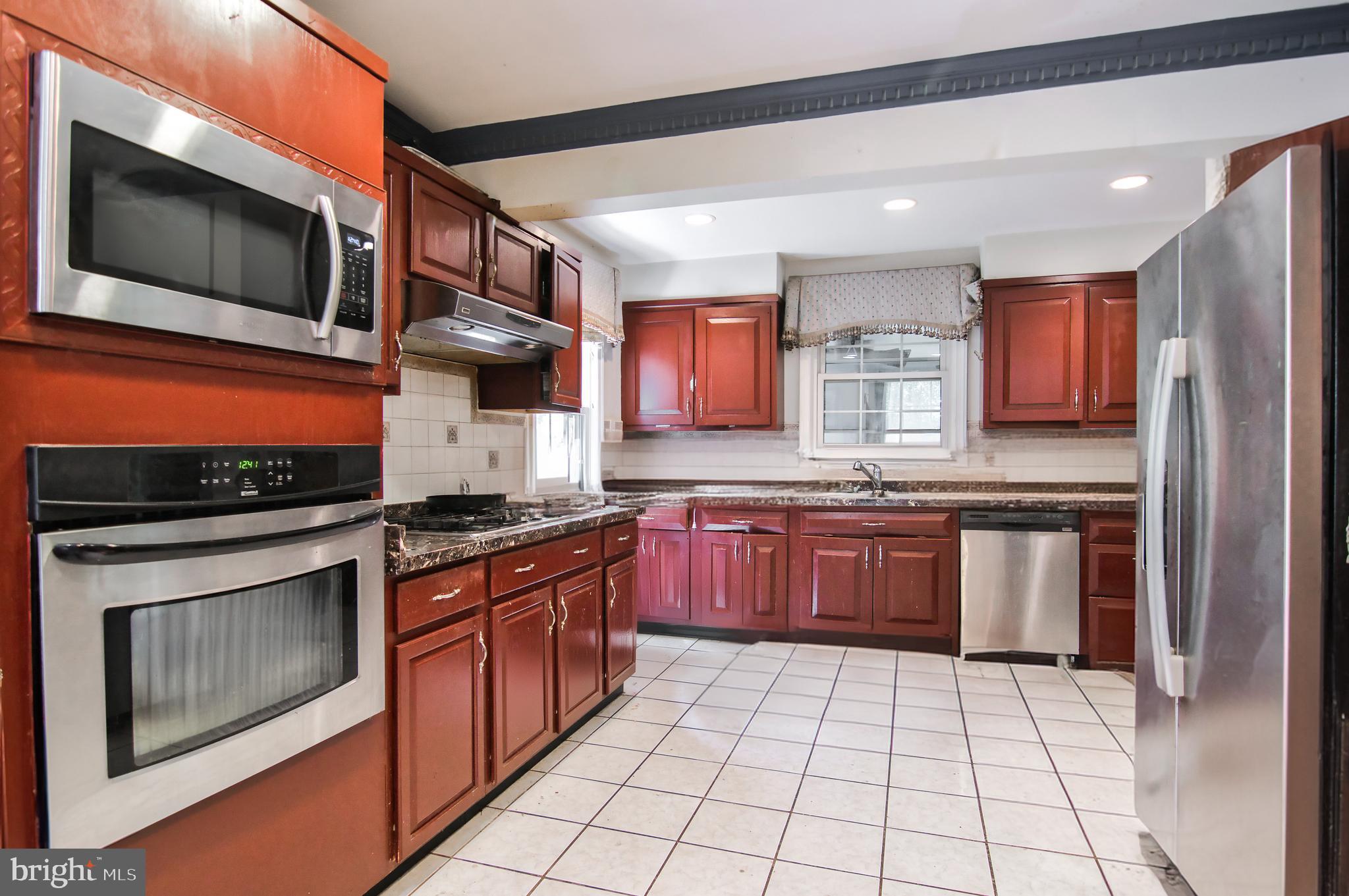 1295 Colvin Forest Dr