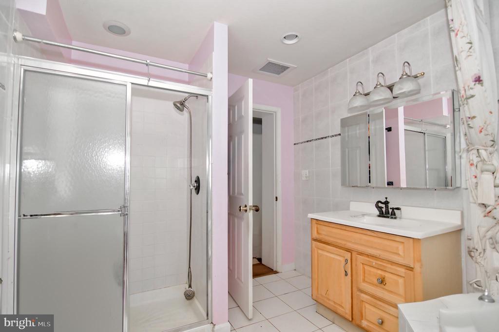 1295 Colvin Forest Dr