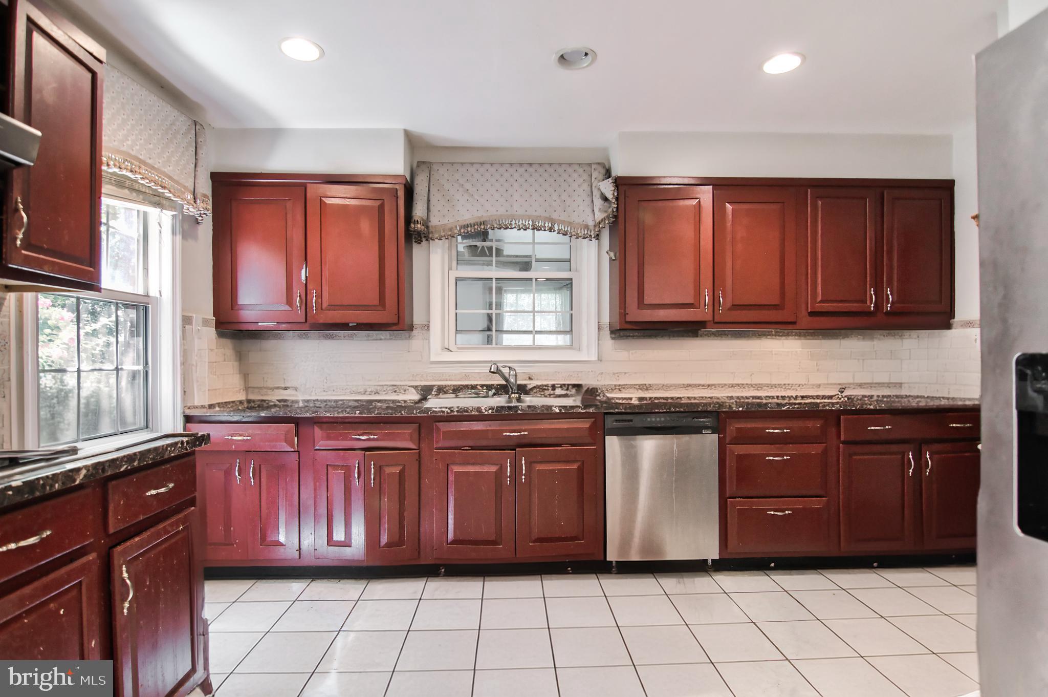 1295 Colvin Forest Dr