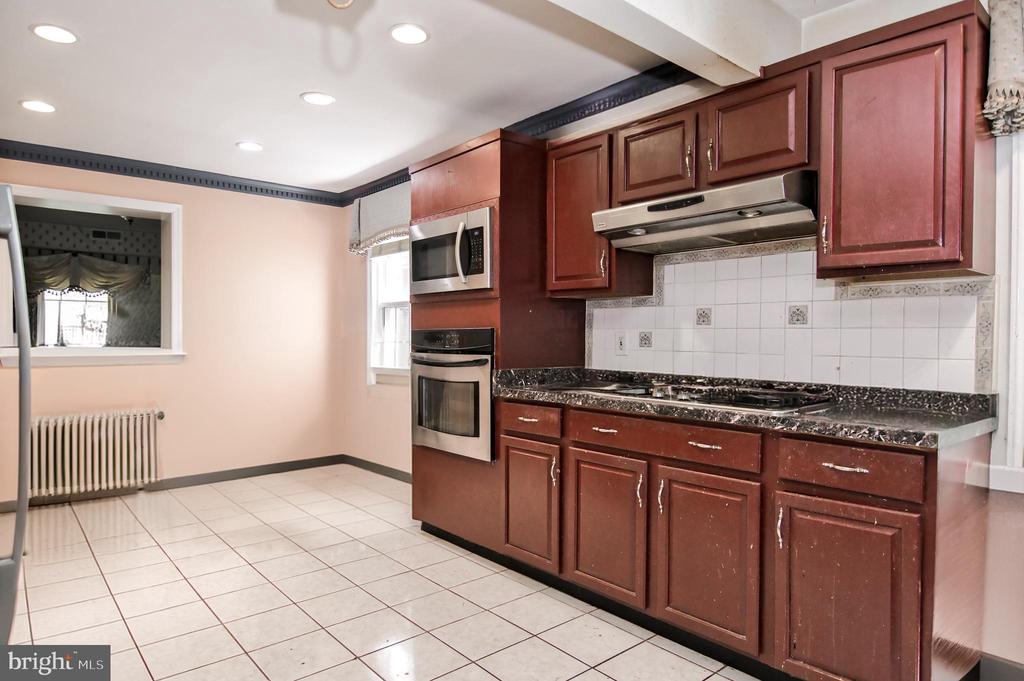 1295 Colvin Forest Dr