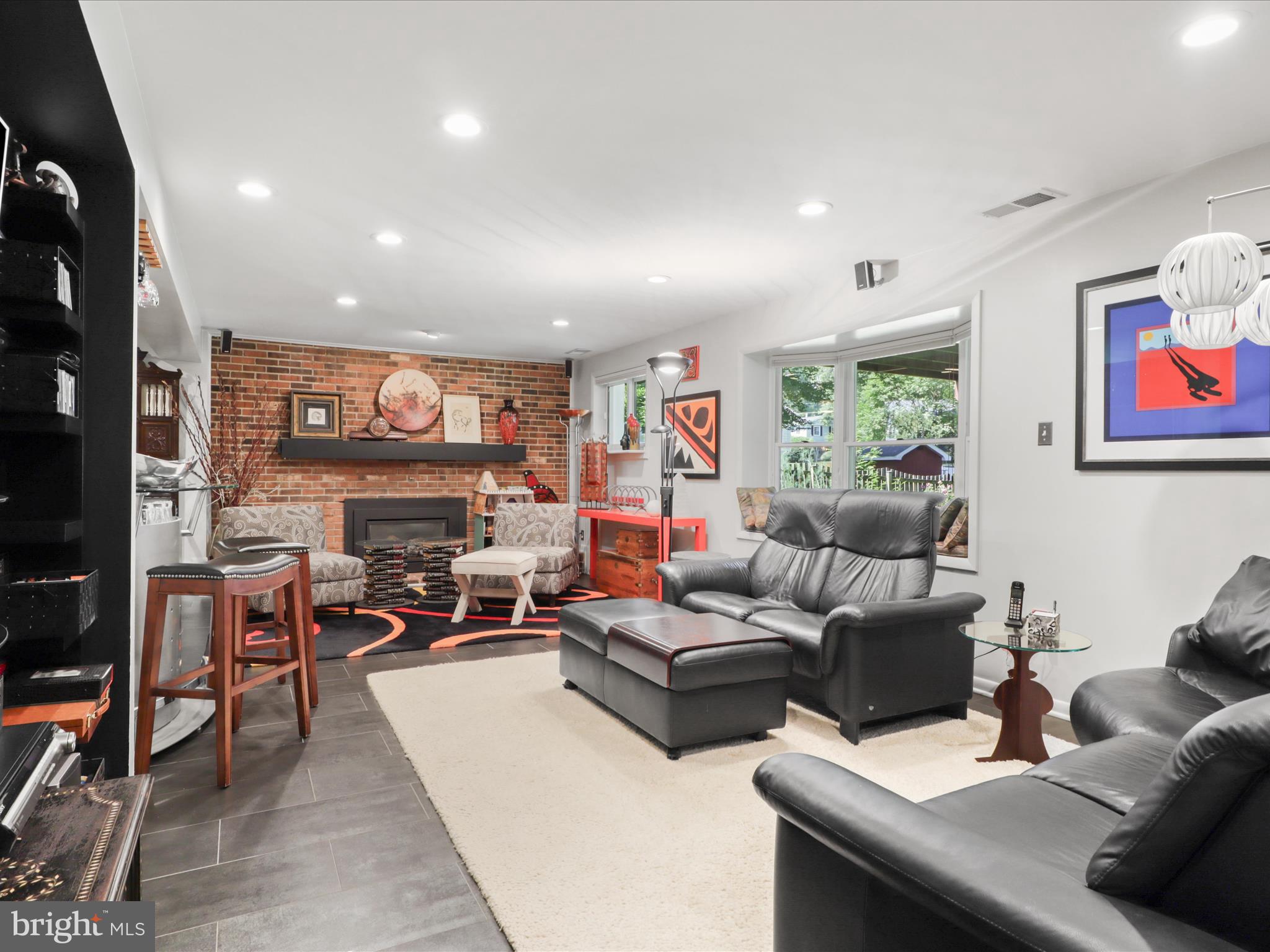 5018 Woodland Way