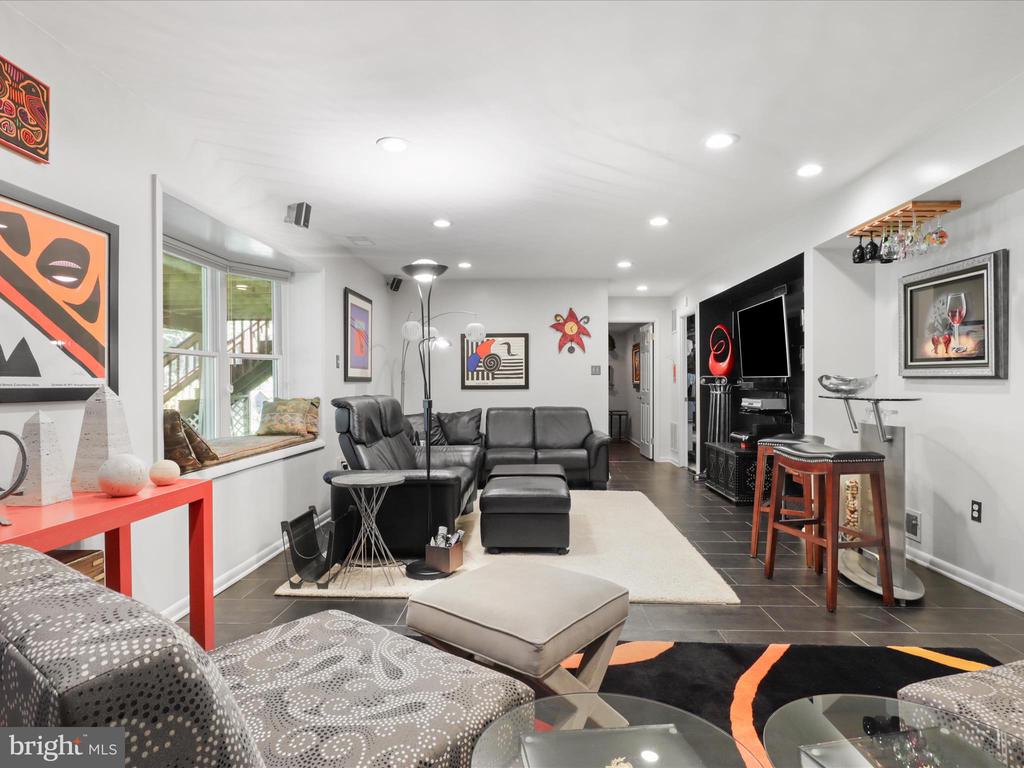 5018 Woodland Way