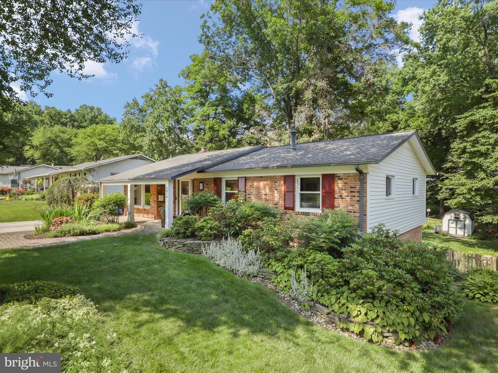 5018 Woodland Way