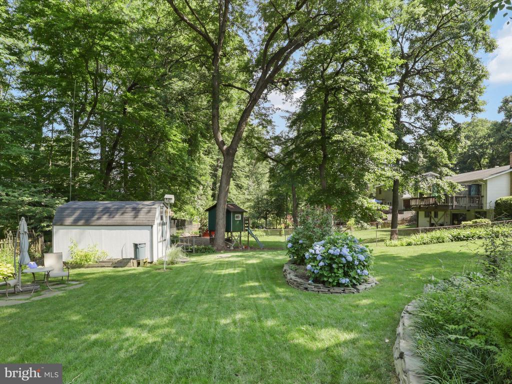 5018 Woodland Way