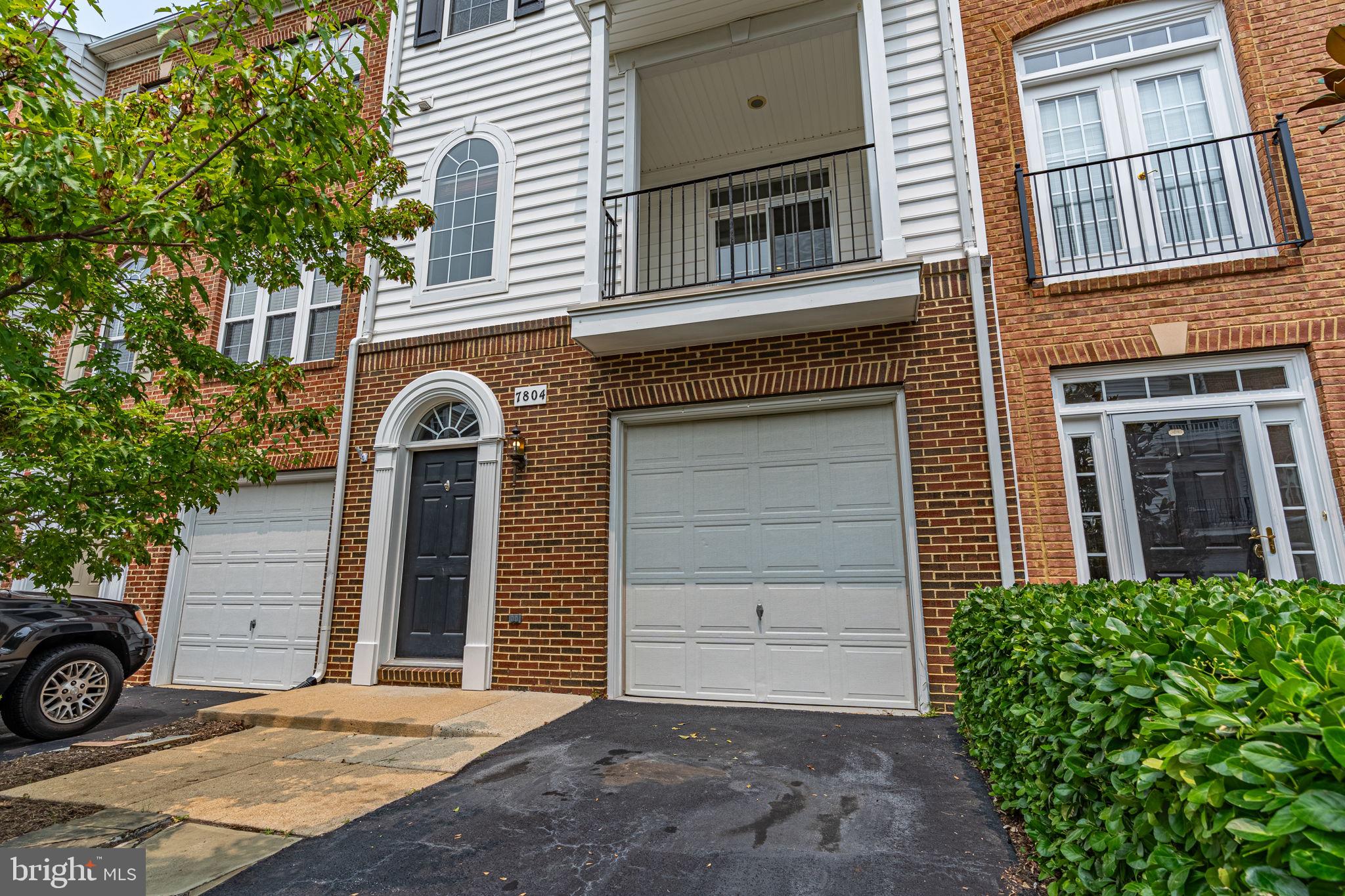 7804 LOCUST LEAF LN