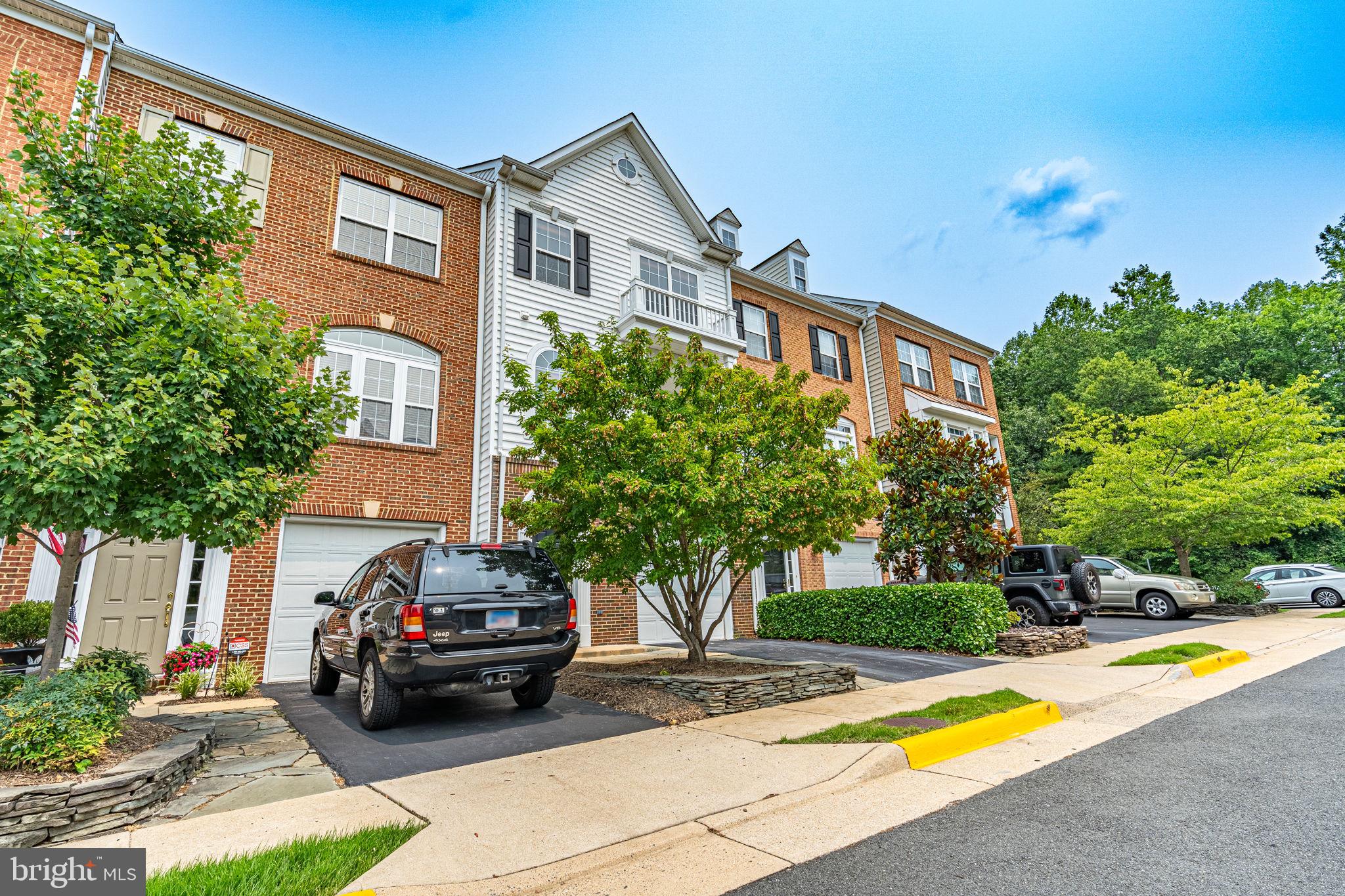 7804 LOCUST LEAF LN