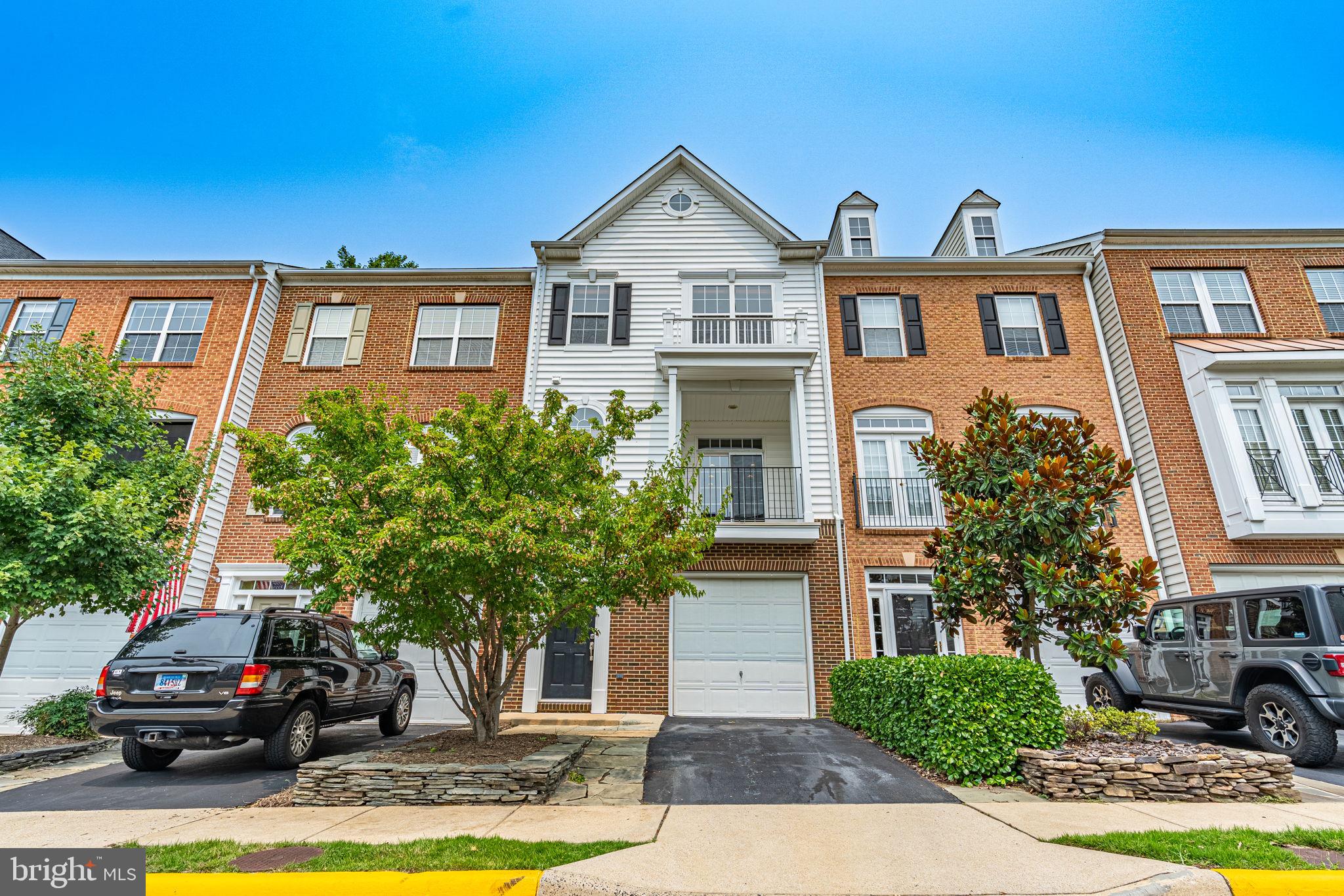 7804 LOCUST LEAF LN