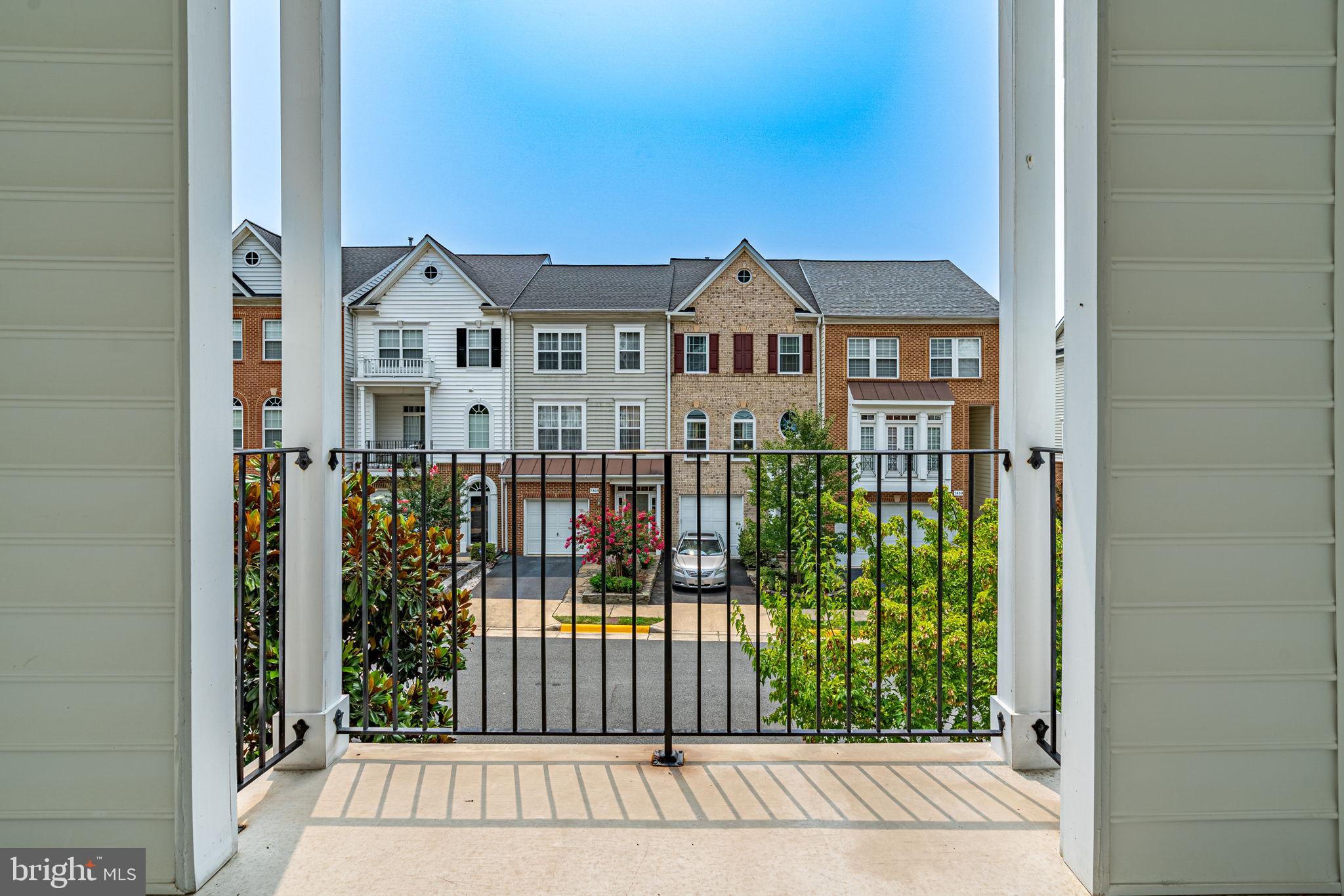7804 LOCUST LEAF LN