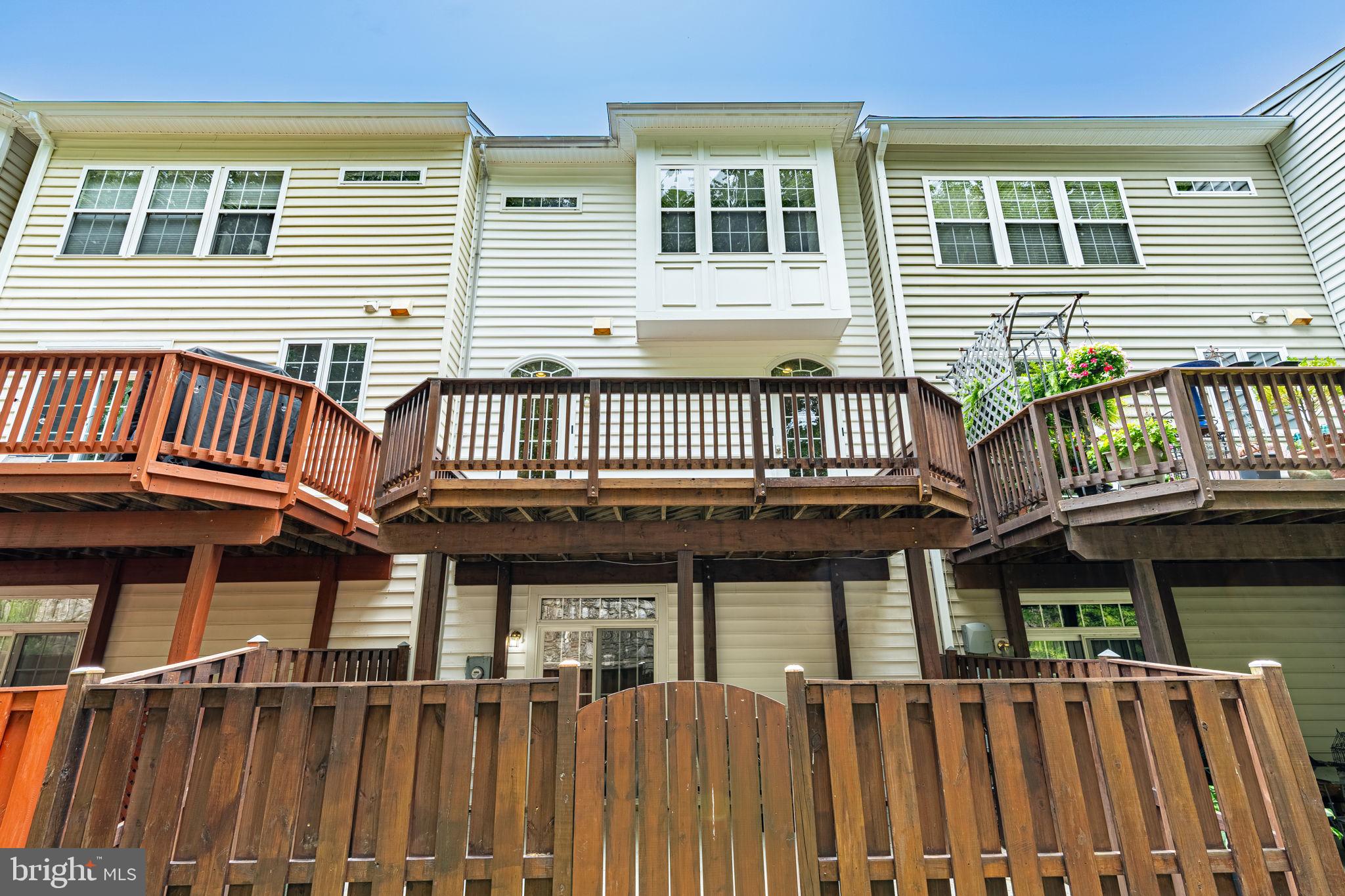 7804 LOCUST LEAF LN