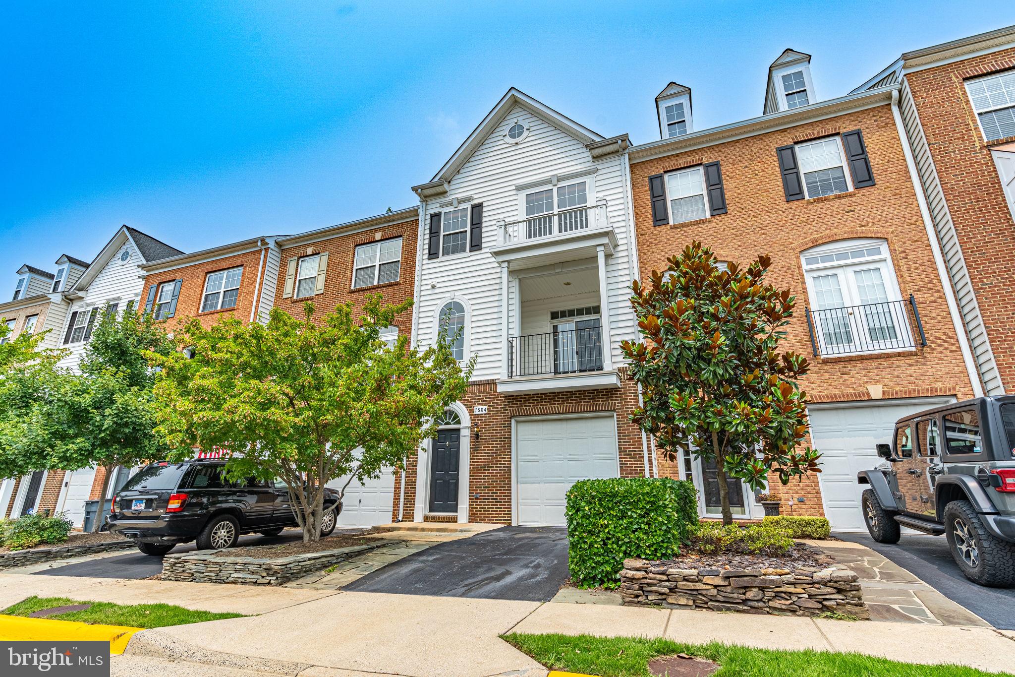 7804 LOCUST LEAF LN