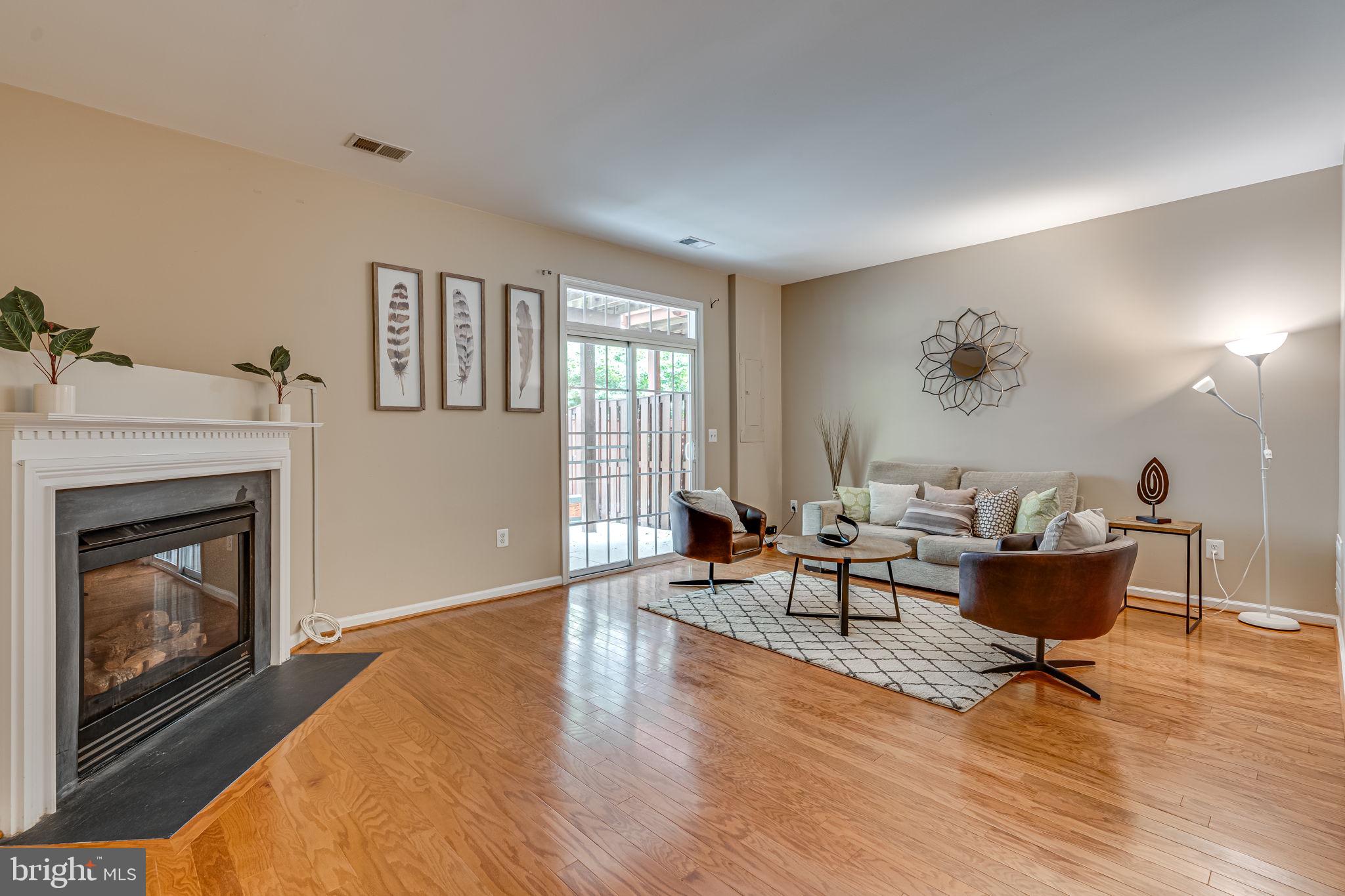 7804 LOCUST LEAF LN