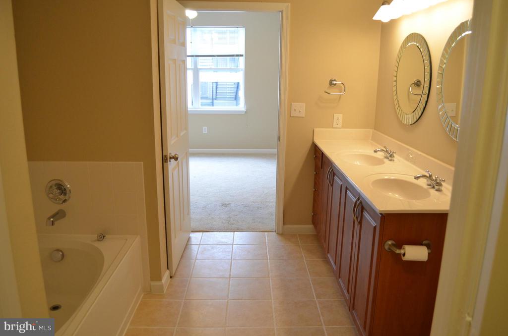 12921 CENTRE PARK CIR #301