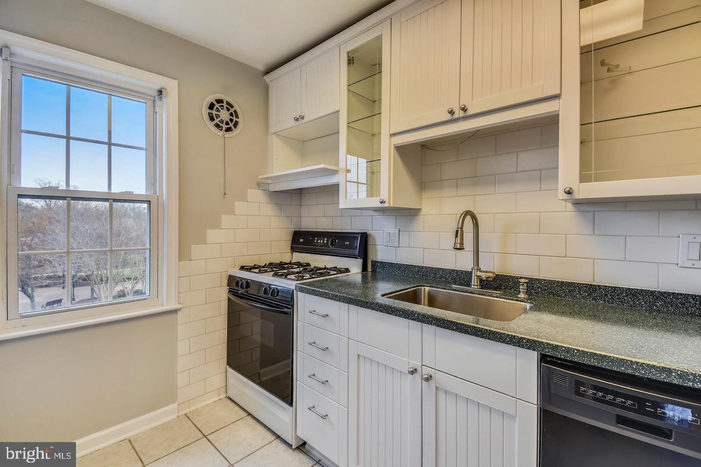 1302 BELLE VIEW BLVD #C1