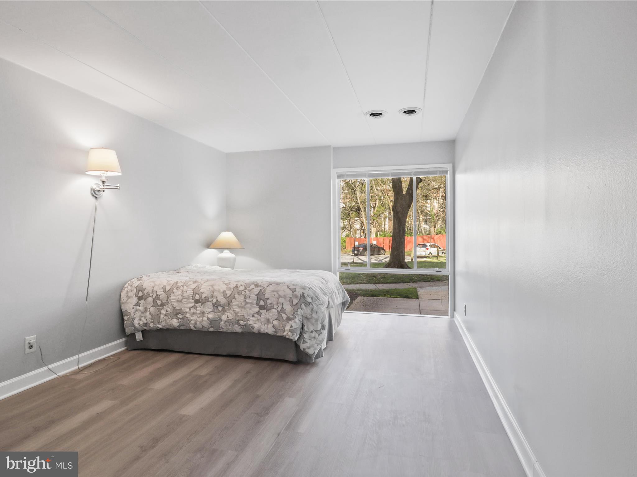 2527 Huntington Ave #17