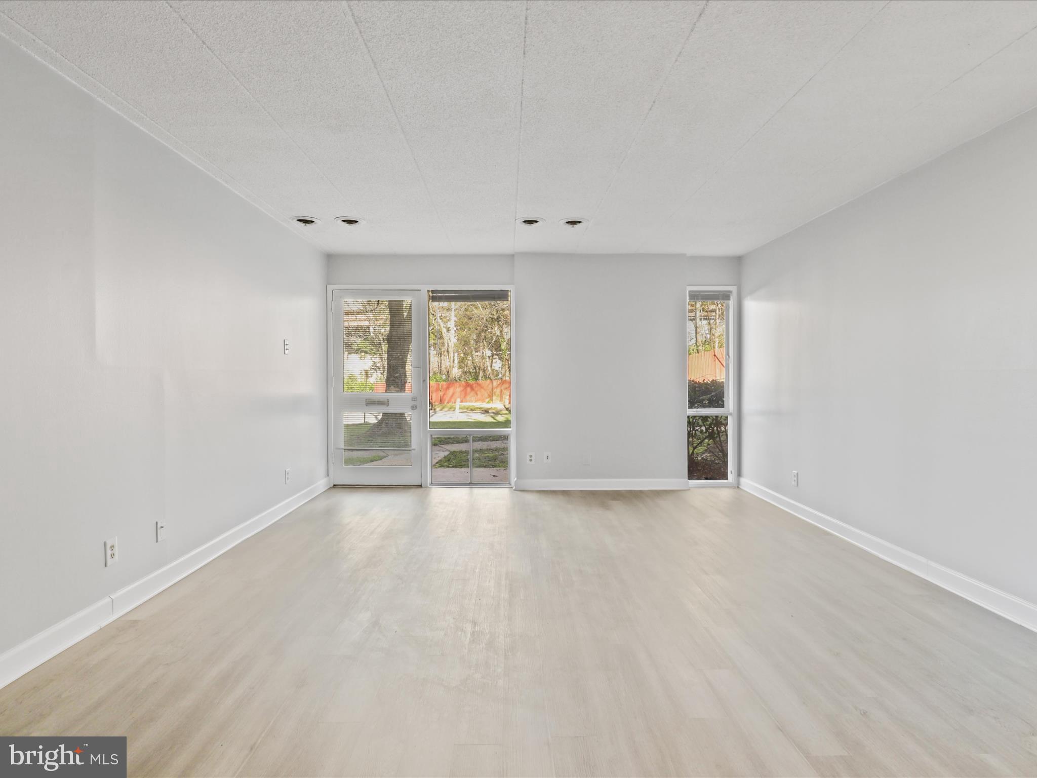 2527 Huntington Ave #17