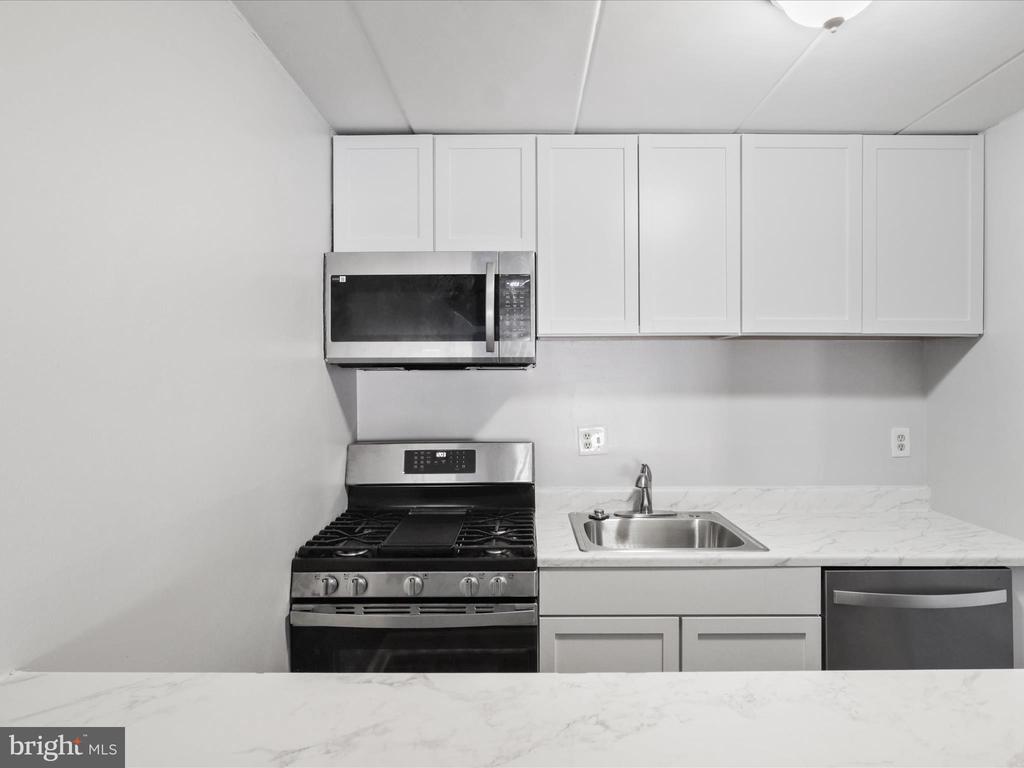 2527 Huntington Ave #17