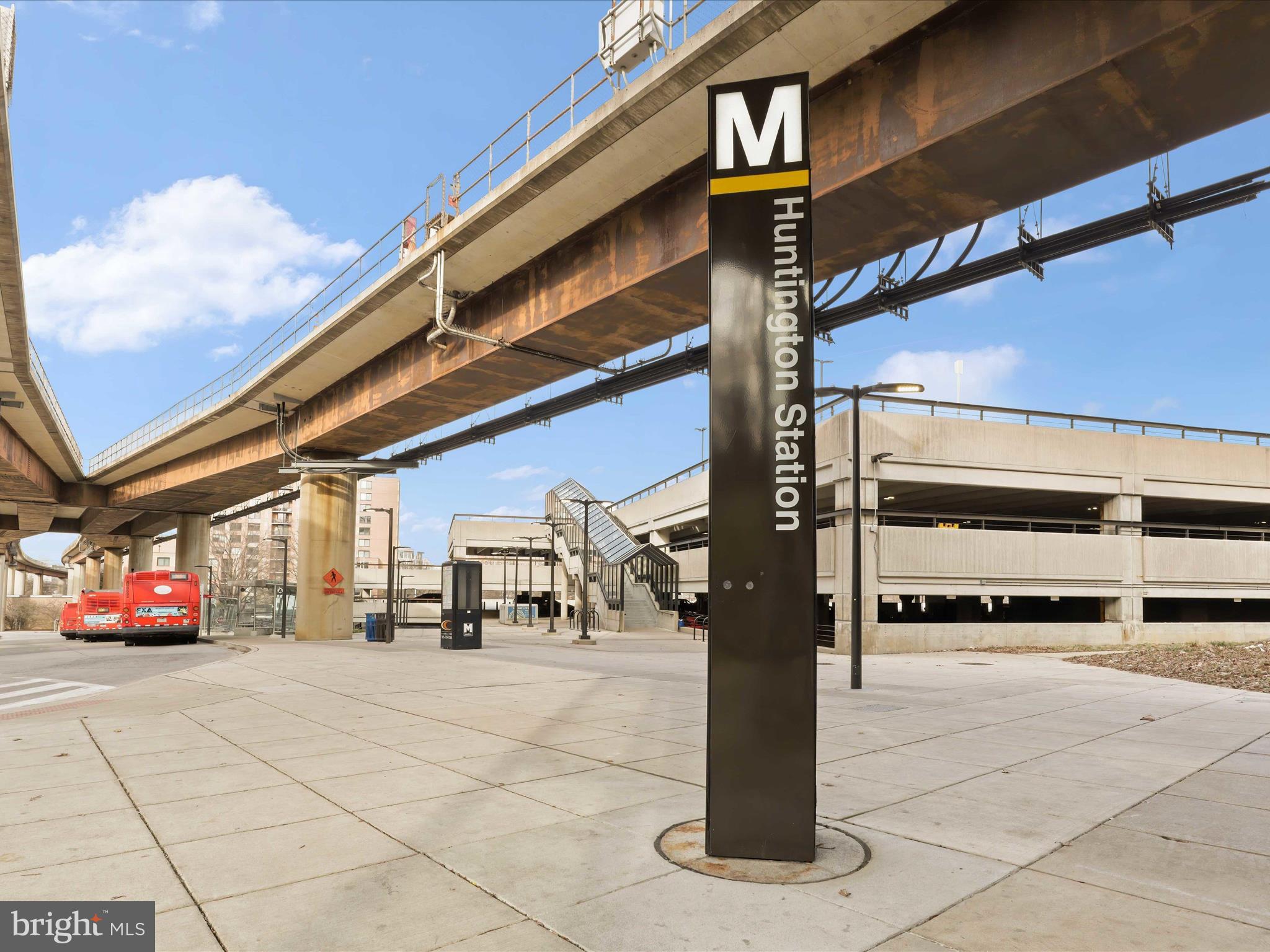 2527 Huntington Ave #17