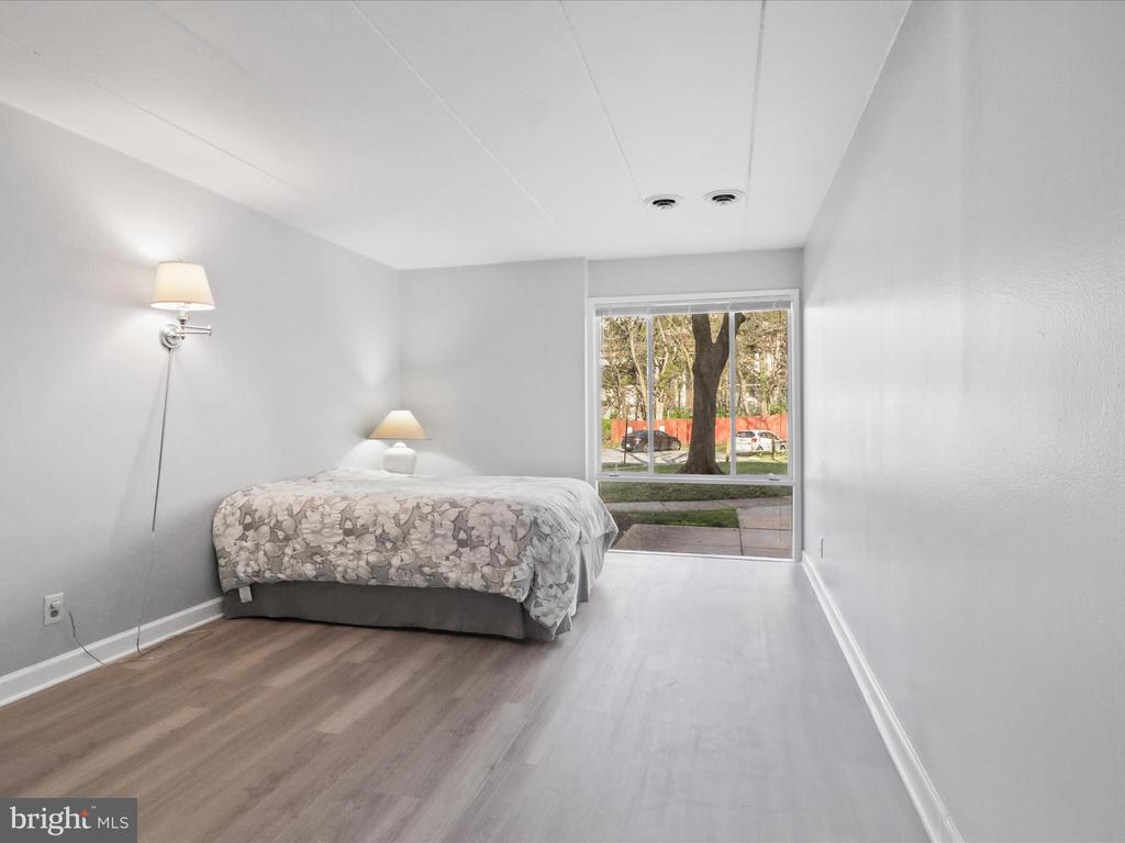 2527 Huntington Ave #17