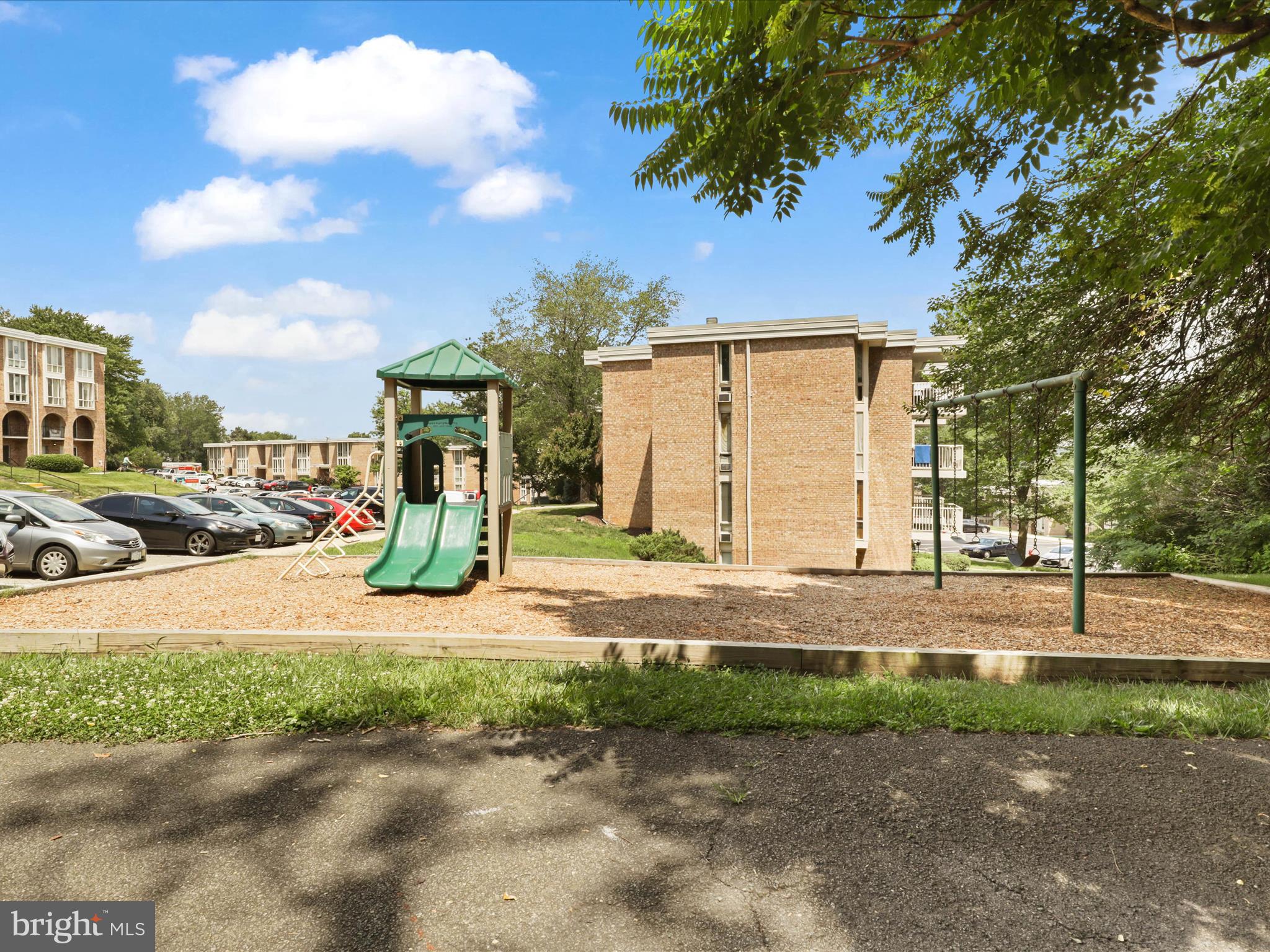 2527 Huntington Ave #17