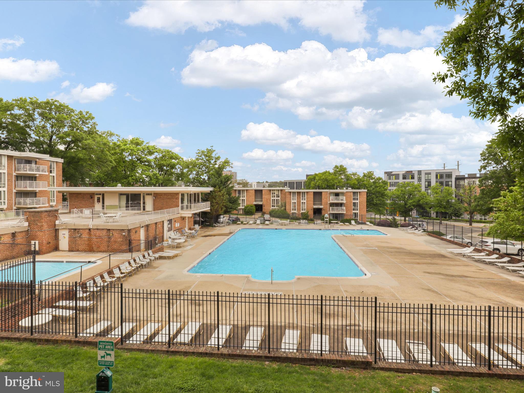 2527 Huntington Ave #17