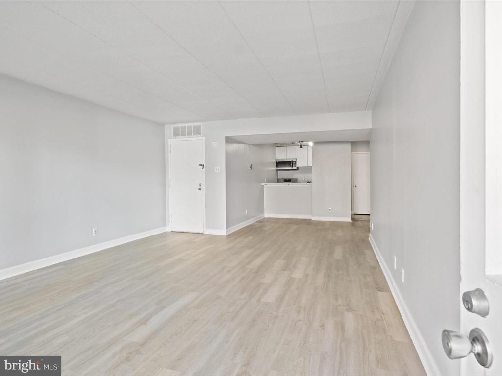 2527 Huntington Ave #17