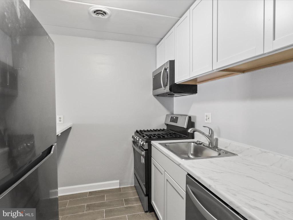 2527 Huntington Ave #17