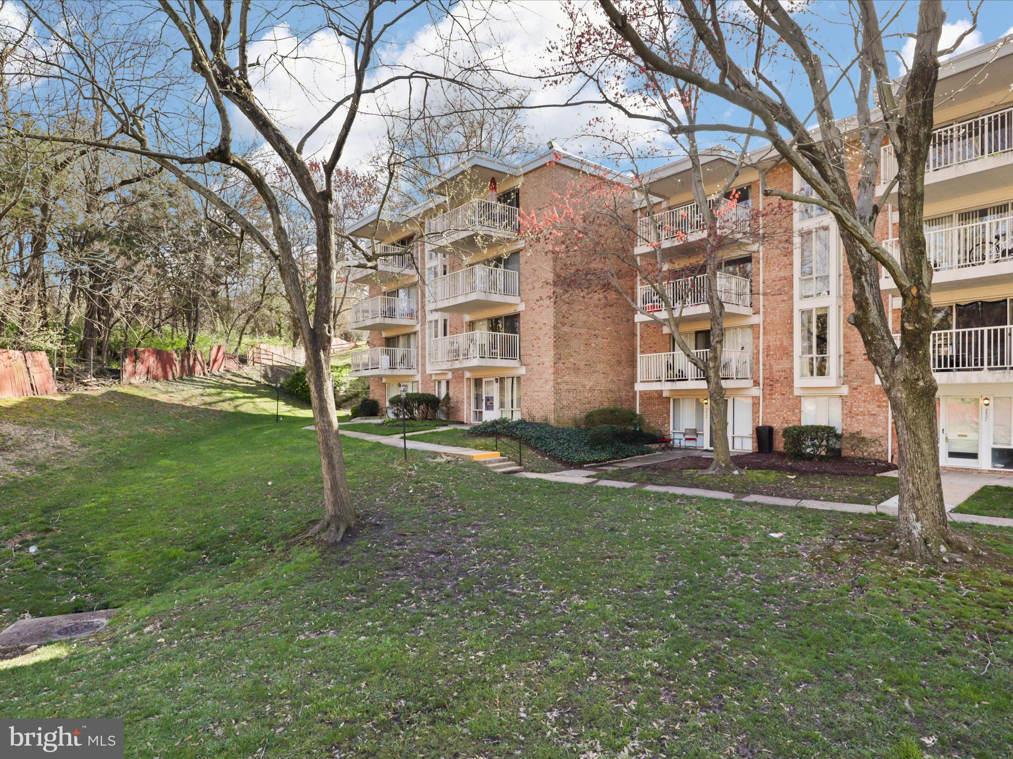 2527 Huntington Ave #17