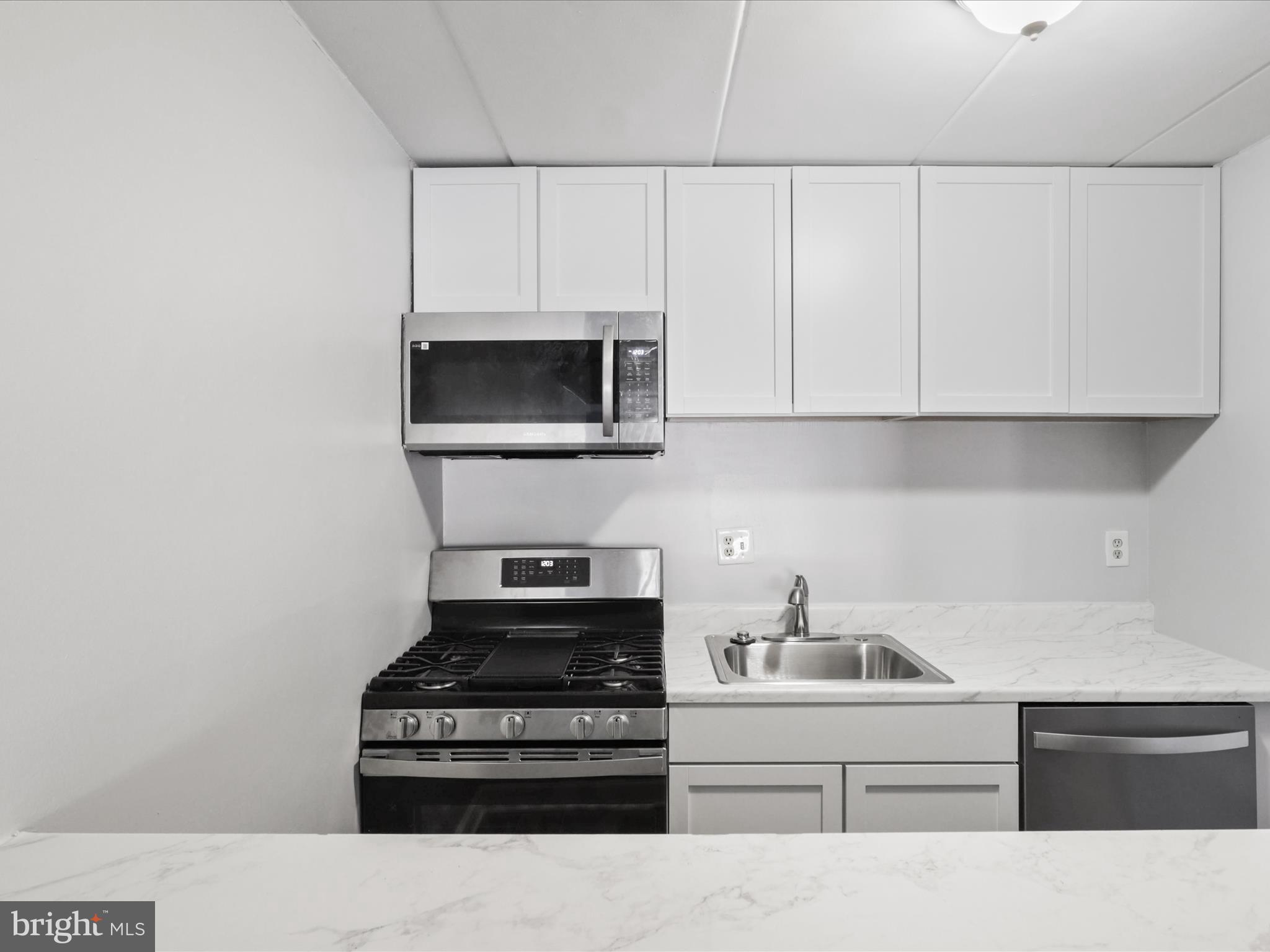 2527 Huntington Ave #17