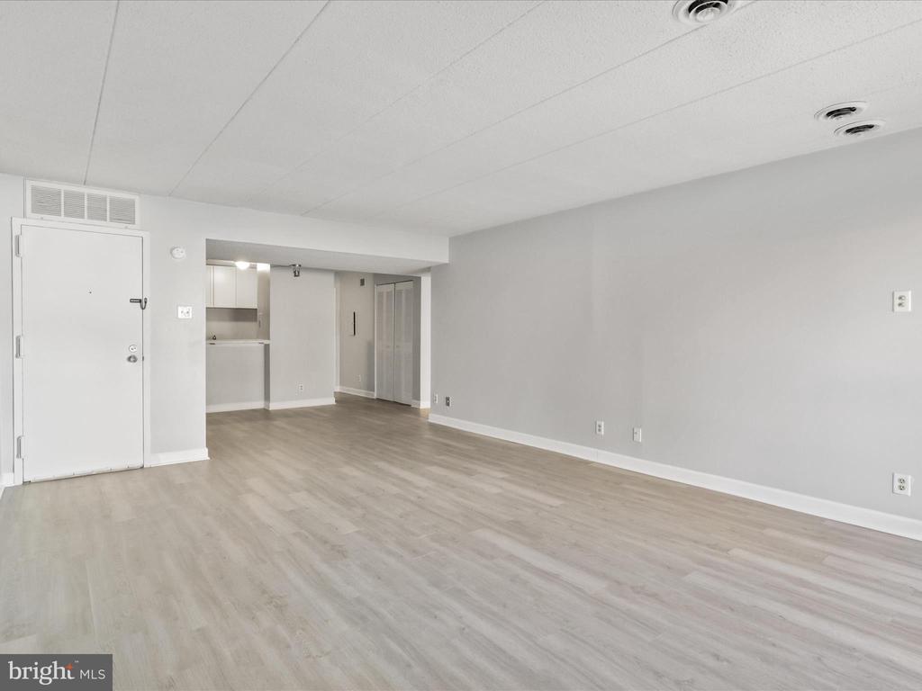 2527 Huntington Ave #17
