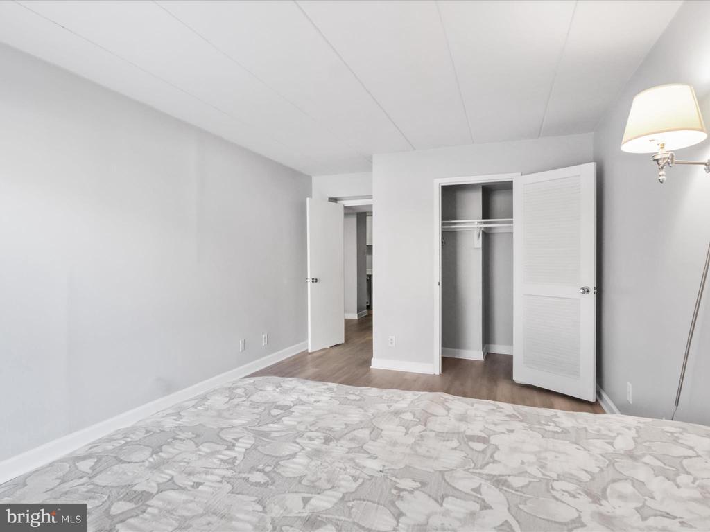 2527 Huntington Ave #17