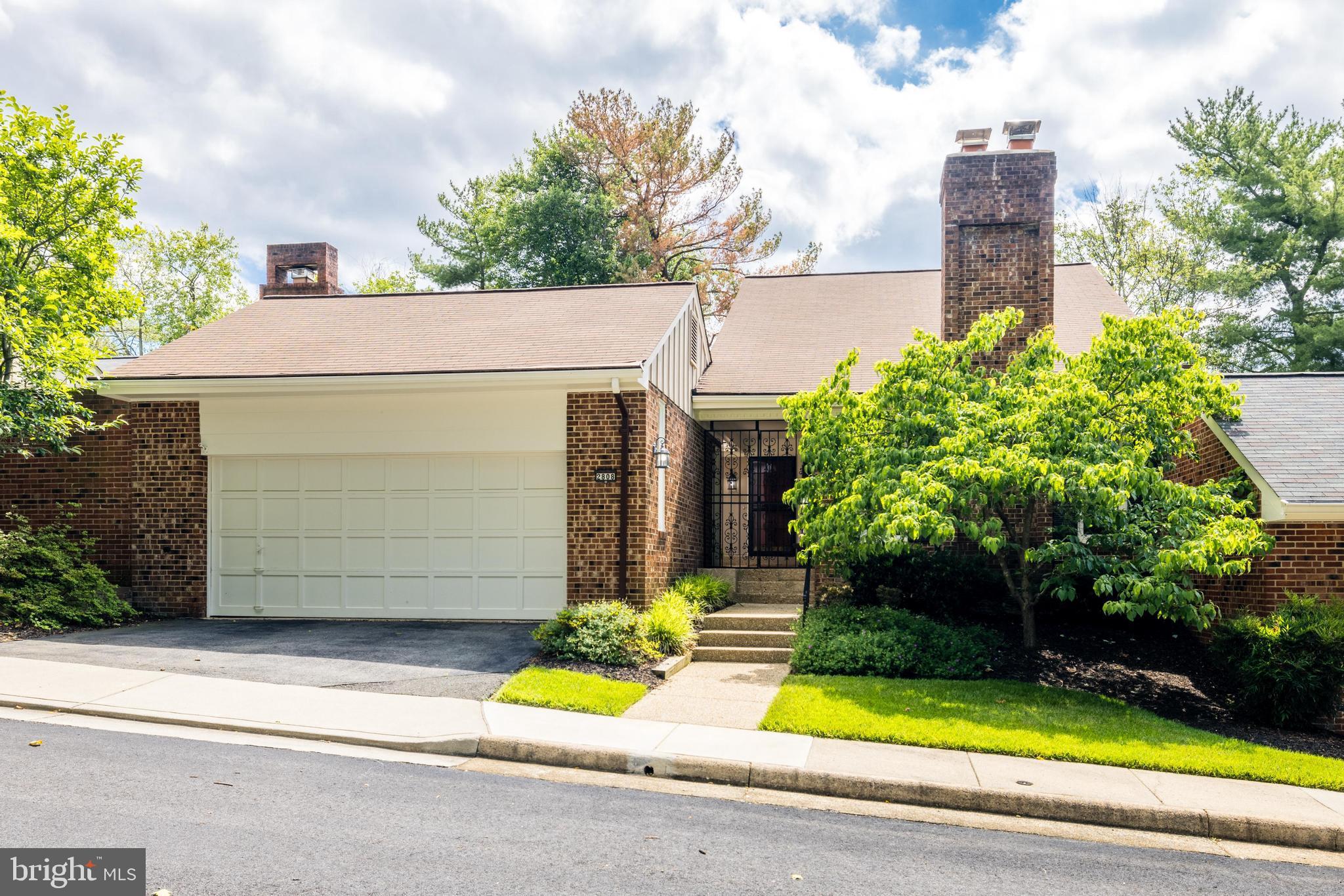 2808 Oakton Manor Ct