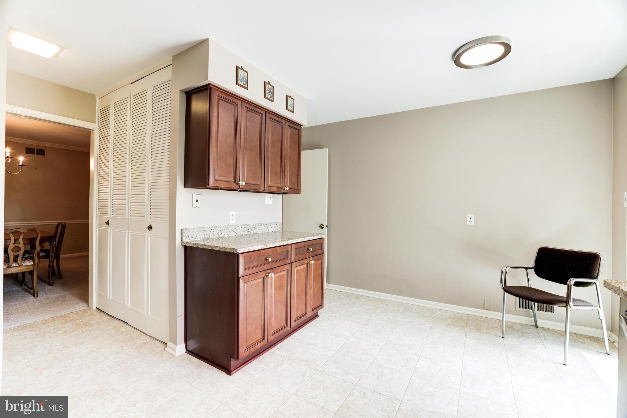 2808 Oakton Manor Ct
