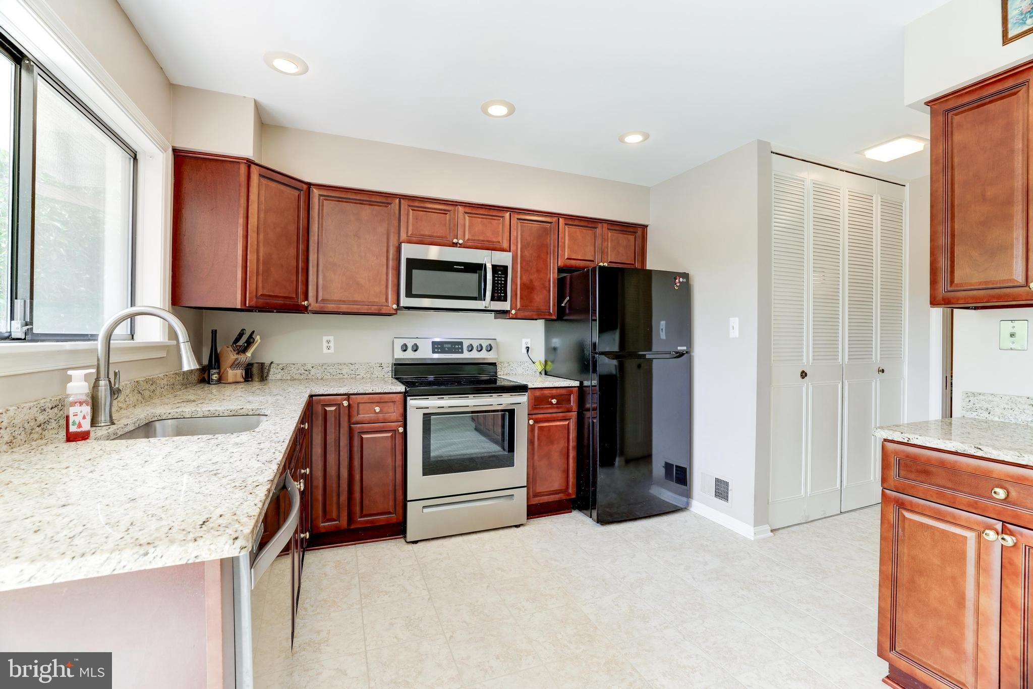 2808 Oakton Manor Ct