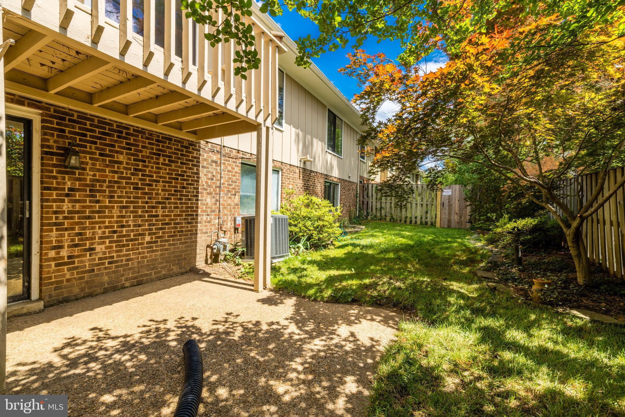 2808 Oakton Manor Ct