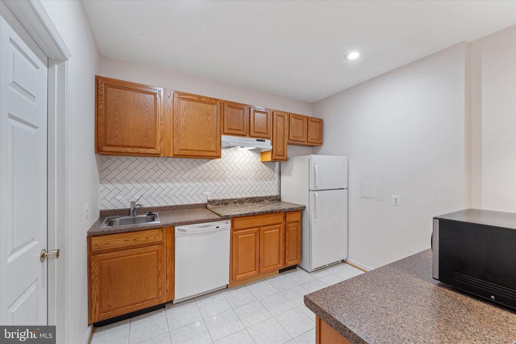 905 ROYAL ELM CT